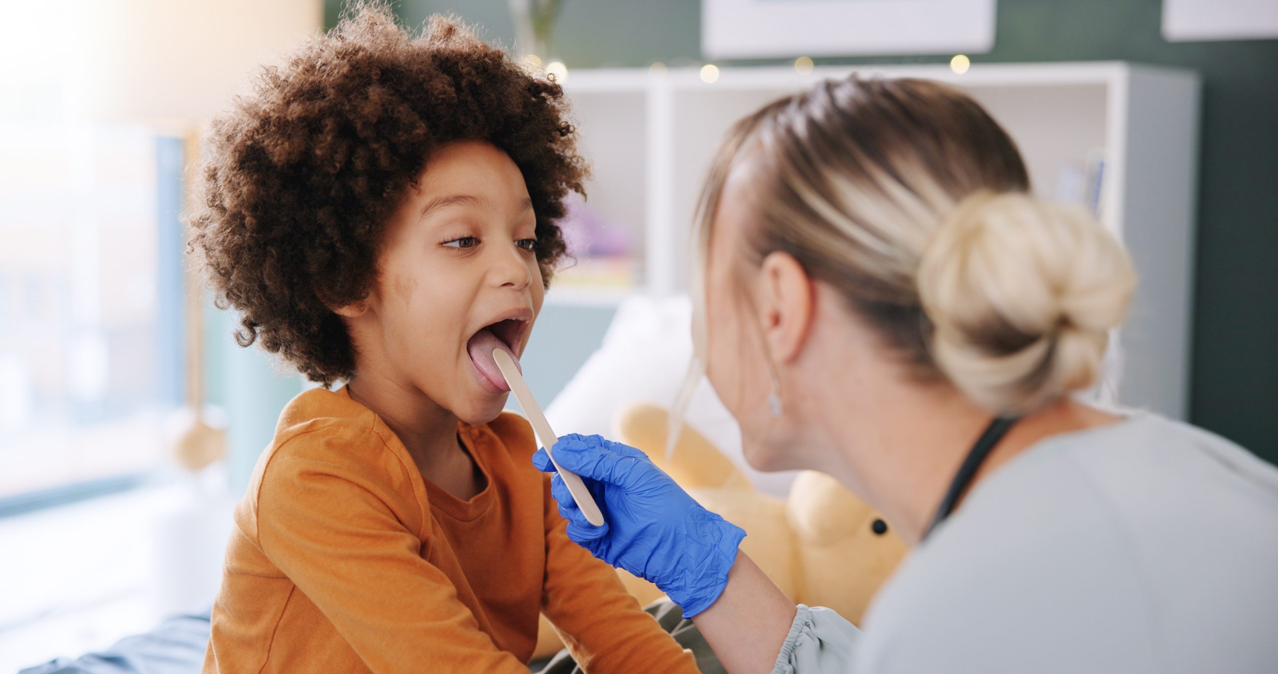 Doctor,,Child,And,Check,Throat,For,Diagnosis,,Tonsils,And,Hospital