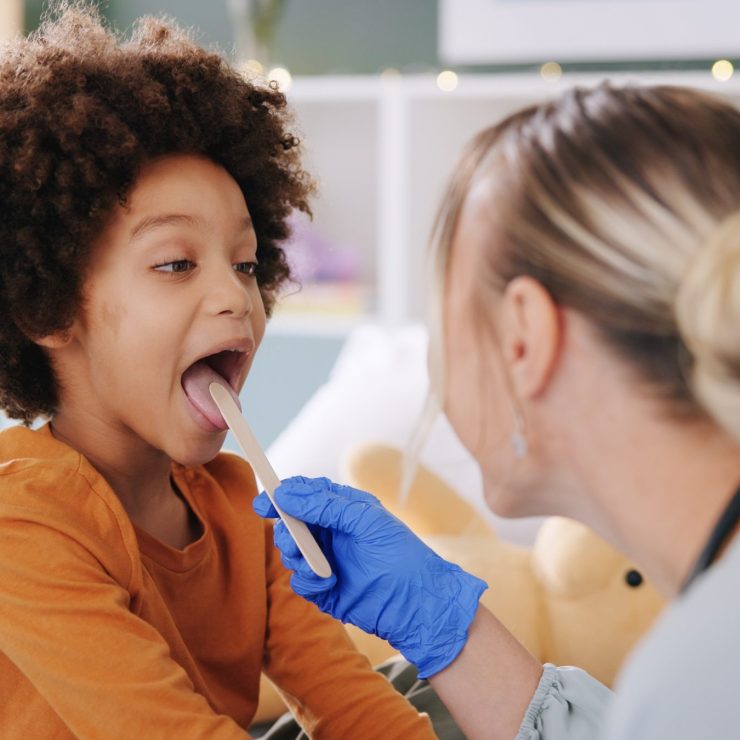 Doctor,,Child,And,Check,Throat,For,Diagnosis,,Tonsils,And,Hospital